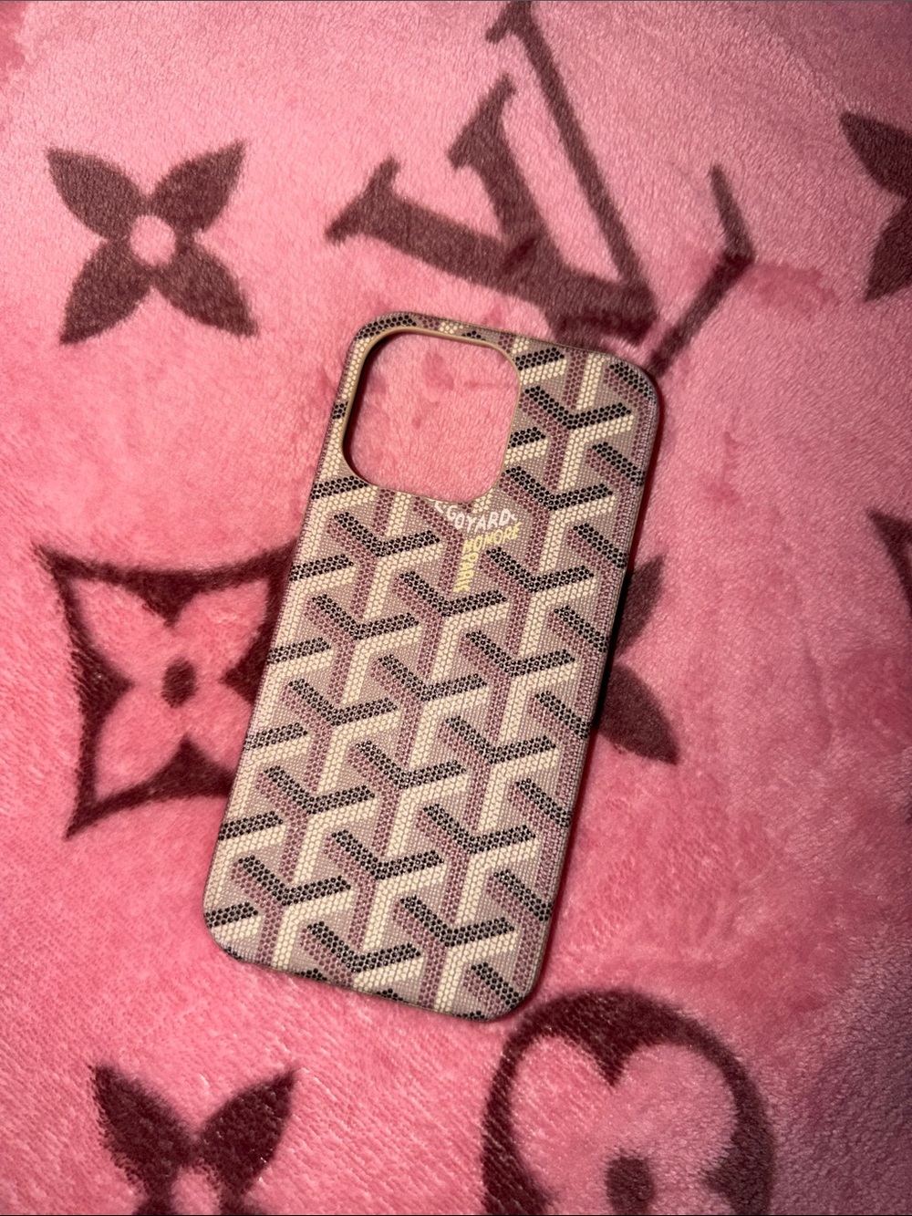 Goyard Black Phone Case with Beige Trim
iPhone 16 pro max